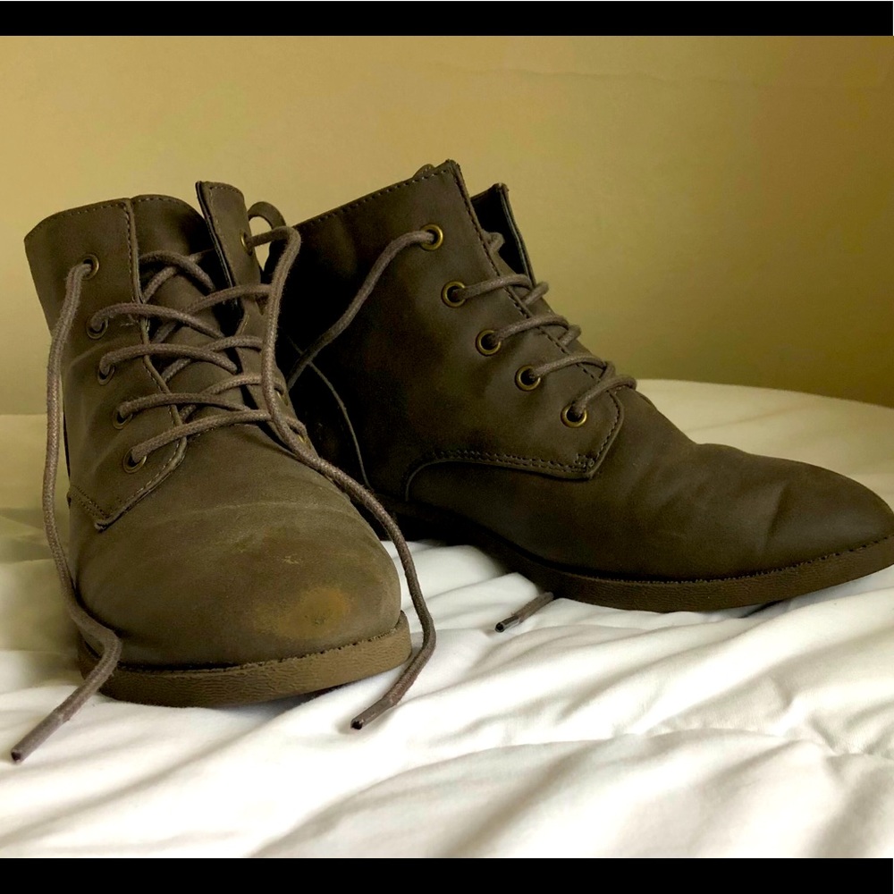 American Eagle ankle boots